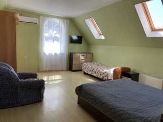 Гостиница Guest House Belaya Nevestochka Геленджик Трехкомнатные апартаменты с кухней-7