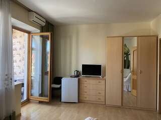 Гостиница Guest House Belaya Nevestochka Геленджик Четырехместный номер с балконом-4